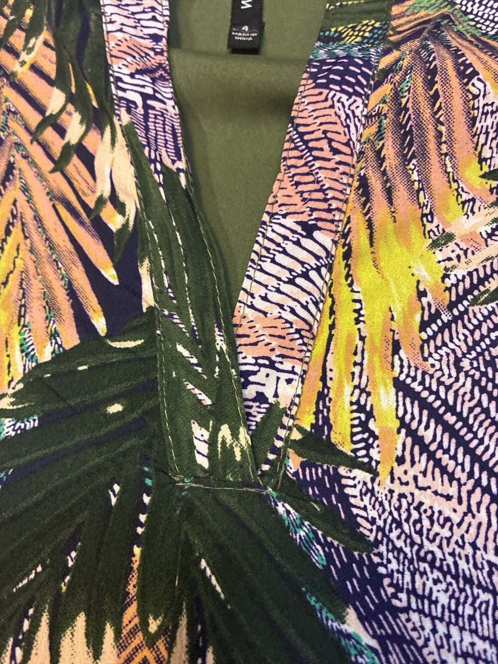 W118 by Walter Baker Tropical Palm Print V-Neck Dress Size 4 - Picture 4 of 16
